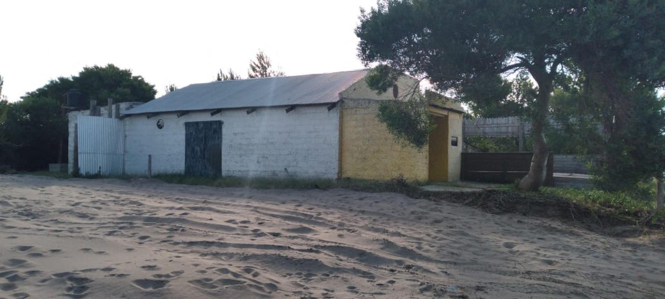 Oportunidad Comercial en Marisol - Salon sobre Calle Principal a Metros del Mar - RETASADO