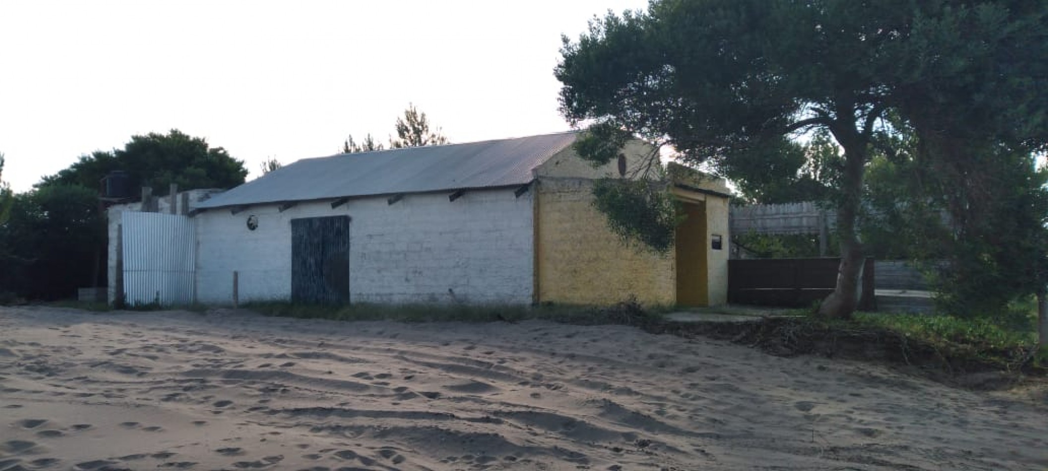 Oportunidad Comercial en Marisol - Salon sobre Calle Principal a Metros del Mar - RETASADO