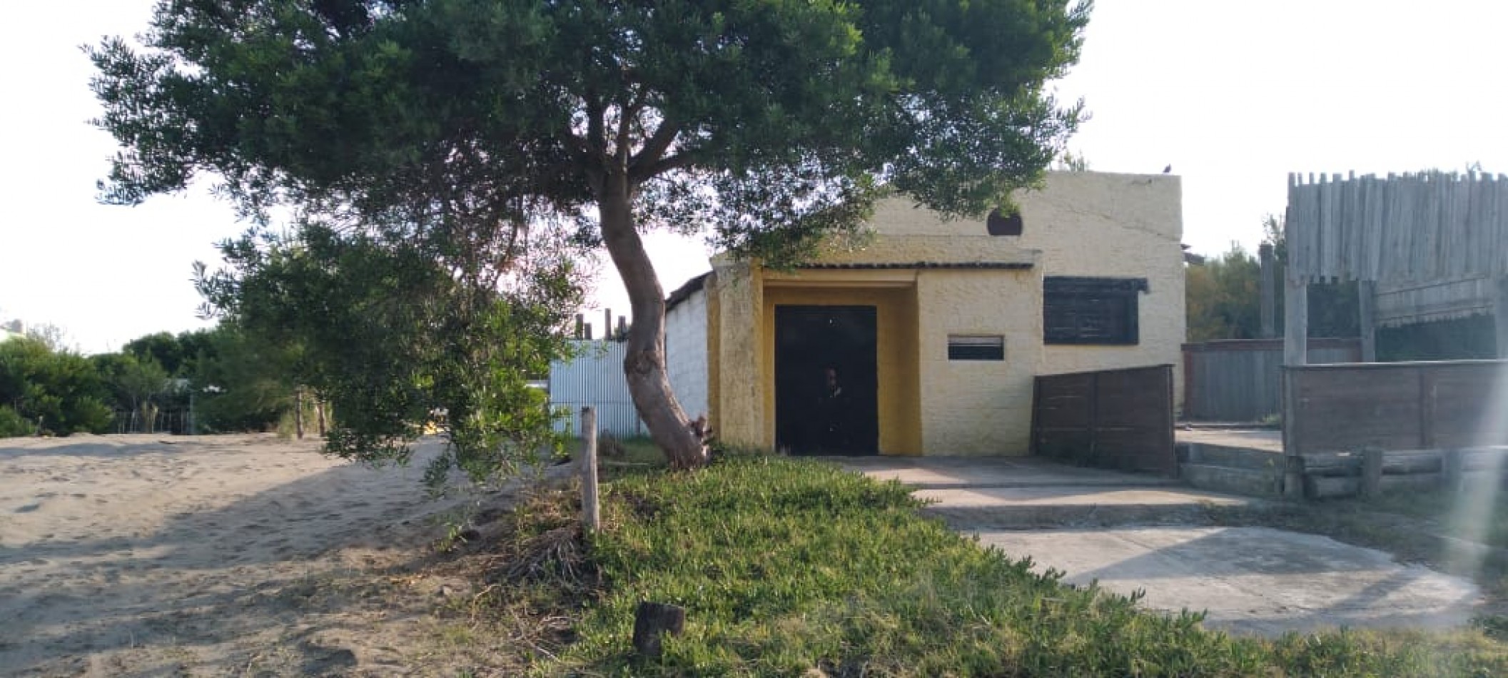 Oportunidad Comercial en Marisol - Salon sobre Calle Principal a Metros del Mar - RETASADO