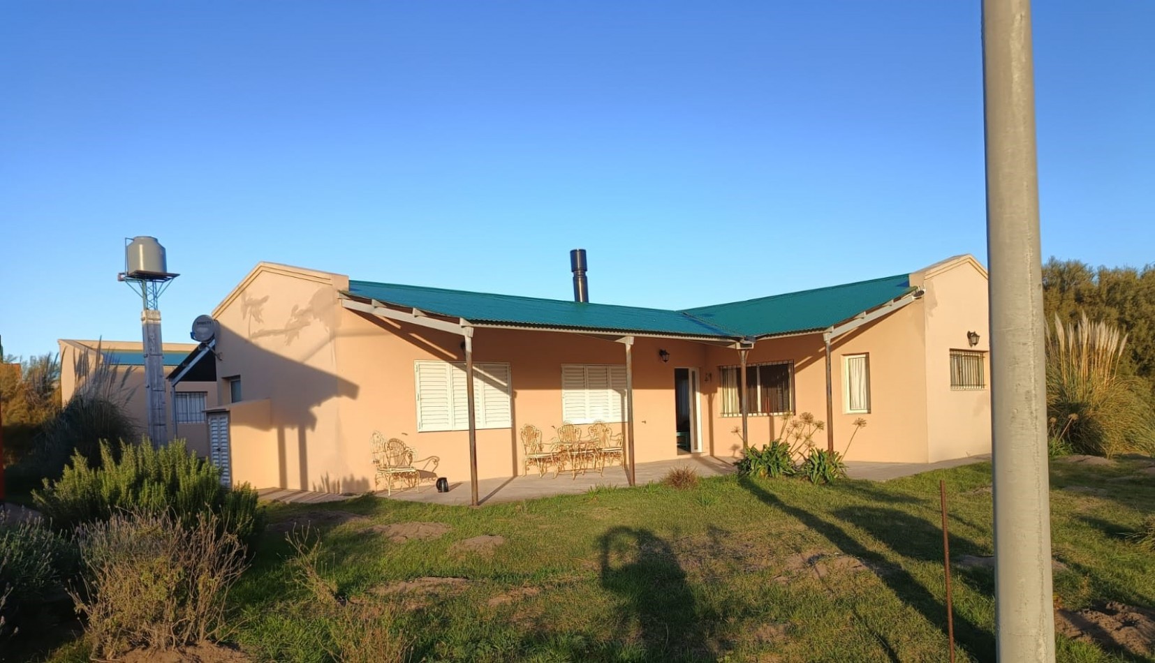  En Venta - Casa Impecable en Esquina, a Pasos del Mar