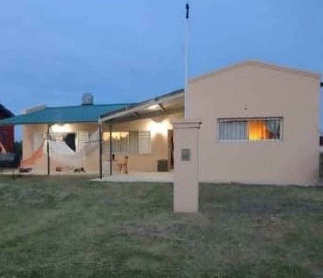  En Venta - Casa Impecable en Esquina, a Pasos del Mar