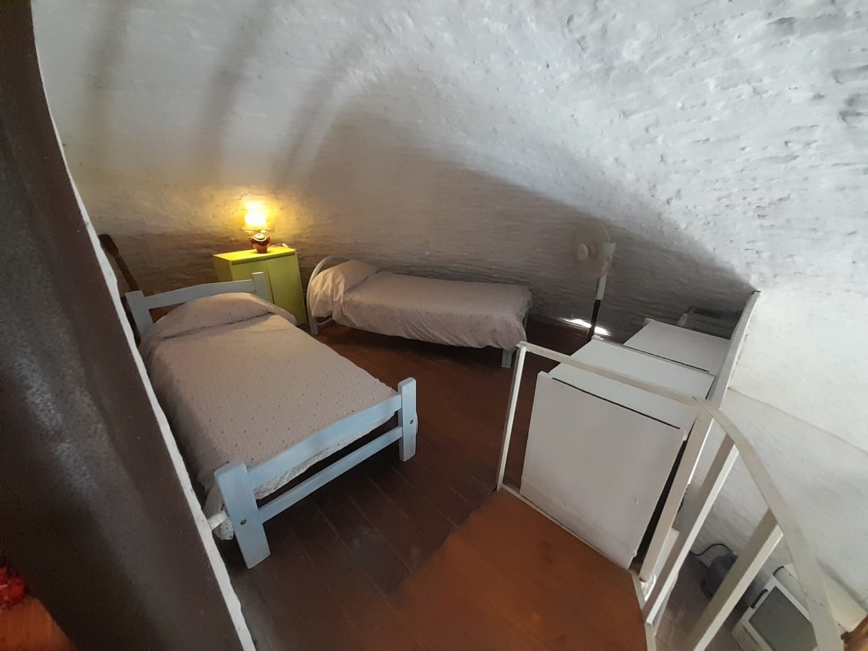 Casa estilo iglu sobre calle San Juan