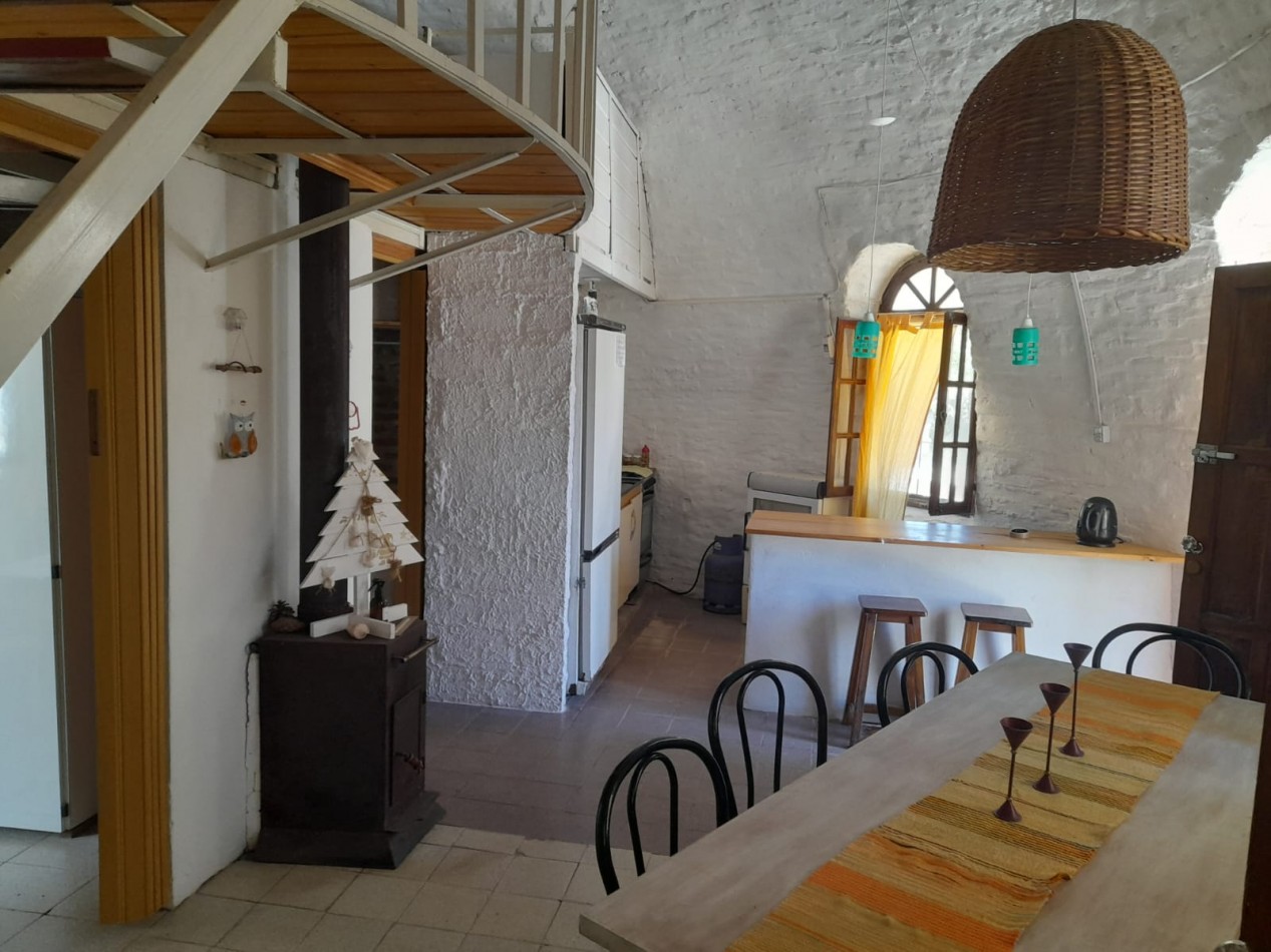 Casa estilo iglu sobre calle San Juan