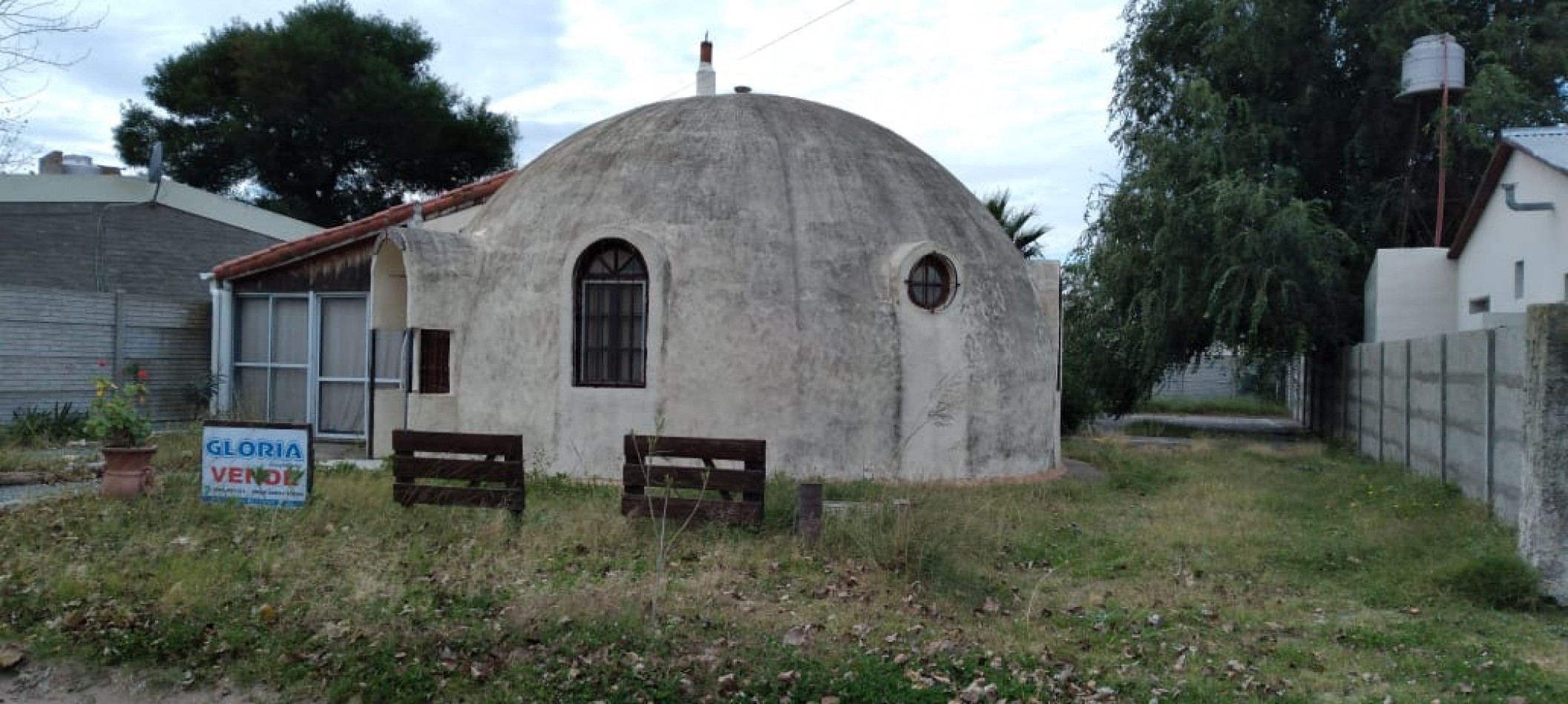 Casa estilo iglu sobre calle San Juan