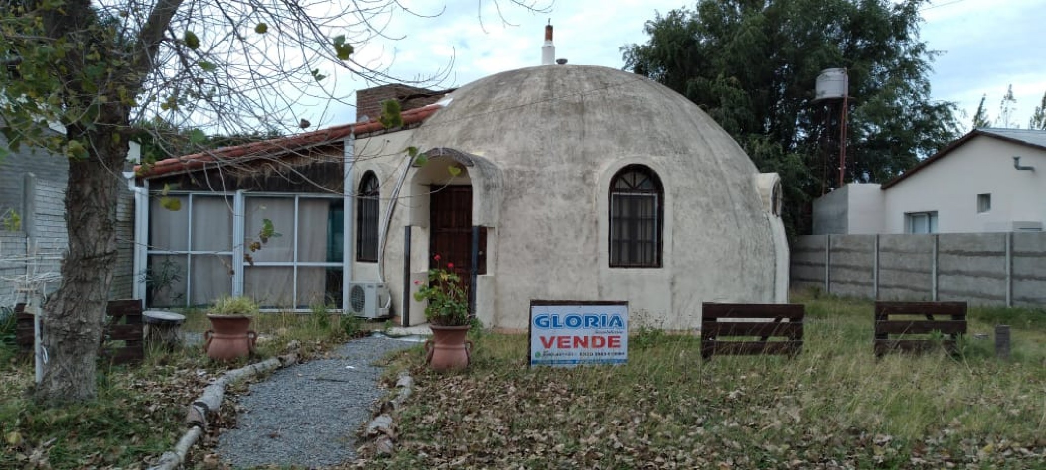 Casa estilo iglu sobre calle San Juan