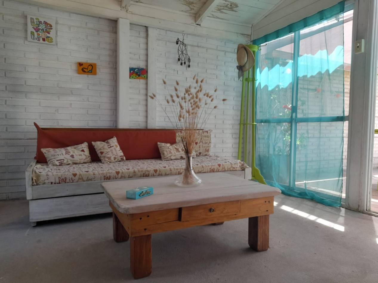 Casa estilo iglu sobre calle San Juan