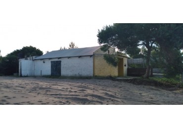 Oportunidad Comercial en Marisol - Salon sobre Calle Principal a Metros del Mar - RETASADO