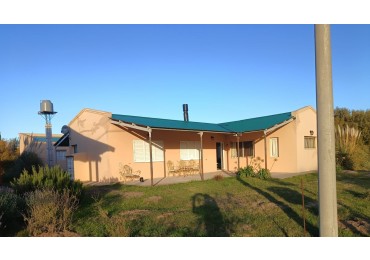  En Venta - Casa Impecable en Esquina, a Pasos del Mar