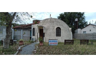 Casa estilo iglu sobre calle San Juan